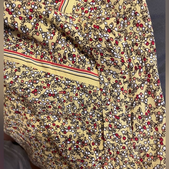 Max Studio Blouse Women Floral Yellow Button Up Short Sleeve Sz M - Picture 5 of 5
